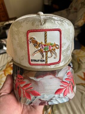 Goorin Bros. "STRUTTER" Trucker Hat.
Mesh SnapBack NWT. Must have!
